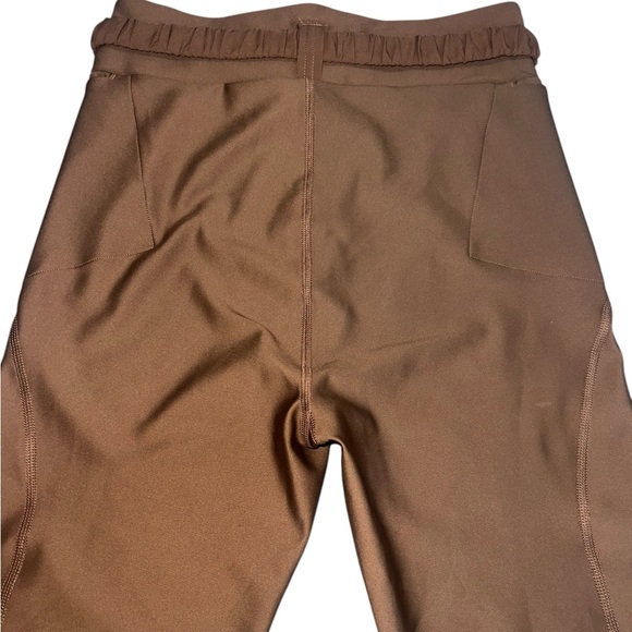 EUC ALO Yoga Airlift High Waist 7/8 Belted Charmer Legging Cinnamon Brown Medium - Picture 7 of 9